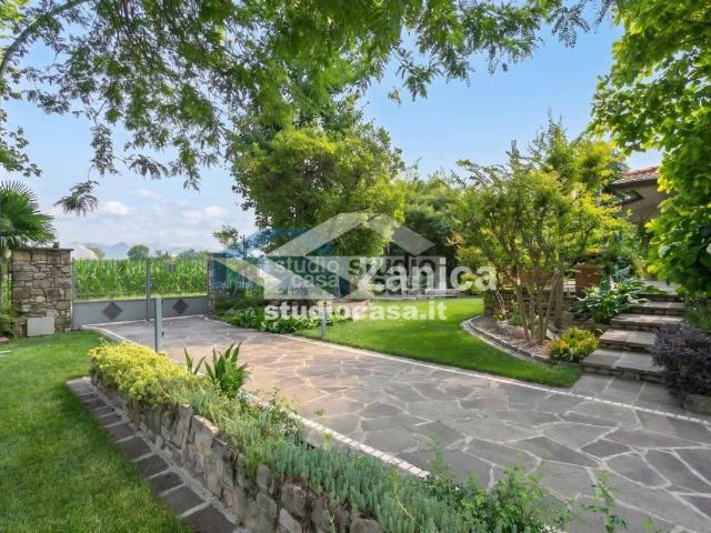 Villa Indipendente in vendita a Zanica, Lombardia