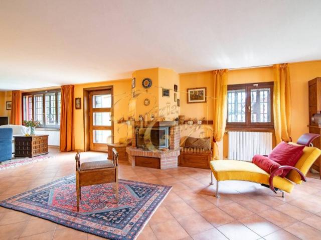 Villa Indipendente in vendita a Ziano Piacentino, Reggio Emilia