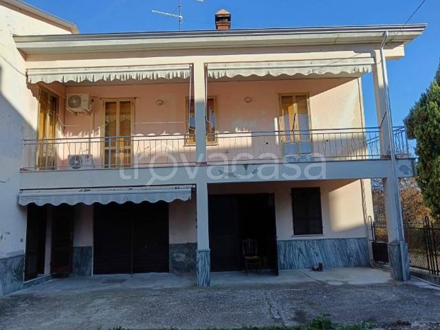 Villa Indipendente in vendita a Ziano Piacentino, Reggio Emilia