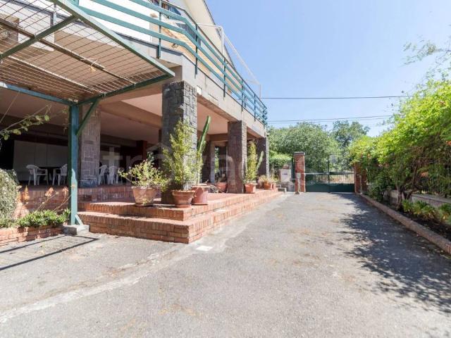 Villa Indipendente in vendita a Aci Sant'antonio, Sicilia