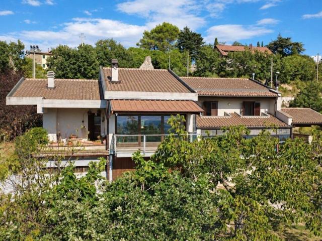 Villa Indipendente in vendita a Casteldelmonte, Acquasparta
