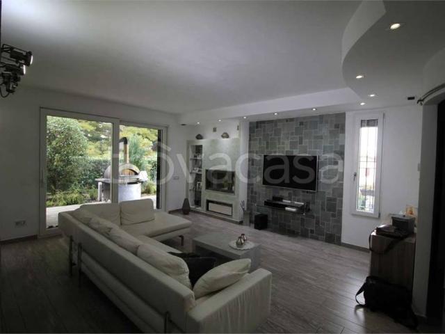 Villa Indipendente in vendita a Albavilla, Lombardia