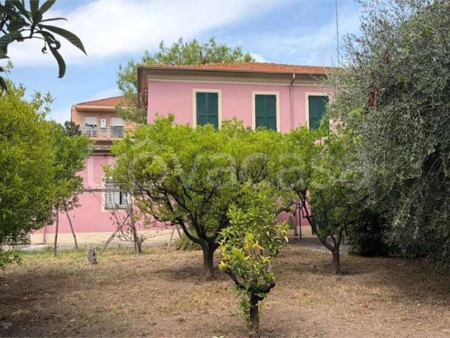 Villa Indipendente in vendita a Albenga, Liguria