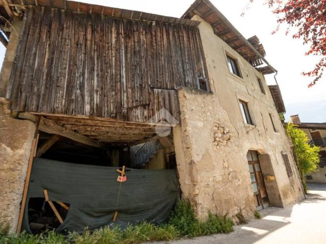 Villa Indipendente in vendita a Territorio Val d'Adige, Cimone