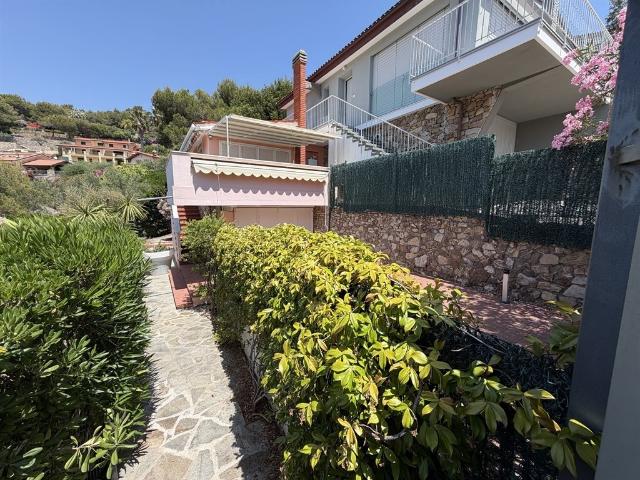 Villa Indipendente in vendita a Andora, Liguria