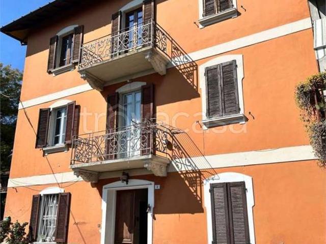 Villa Indipendente in vendita a Angera, Lombardia