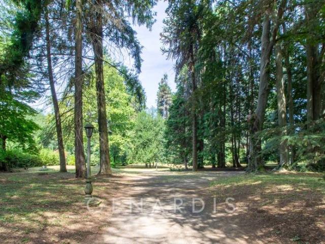 Villa Indipendente in vendita a Comunità Montana del Piambello, Arcisate