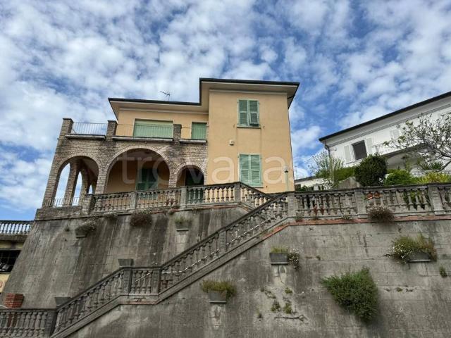 Villa Indipendente in vendita a Arcola, Liguria
