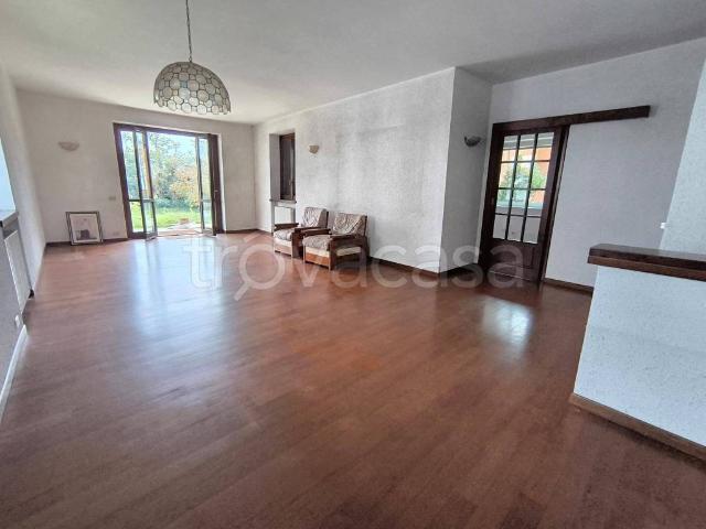 Villa Indipendente in vendita a Arluno, Lombardia
