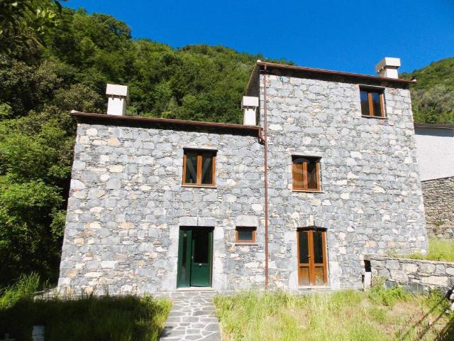 Villa Indipendente in vendita a Avegno