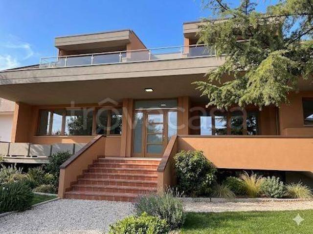 Villa Indipendente in vendita a Avezzano, Abruzzo