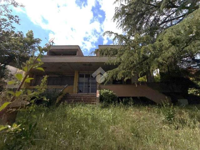 Villa Indipendente in vendita a Avezzano, Abruzzo