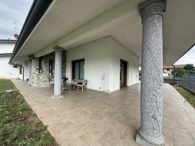 Villa Indipendente in vendita a Bolgare, Lombardia