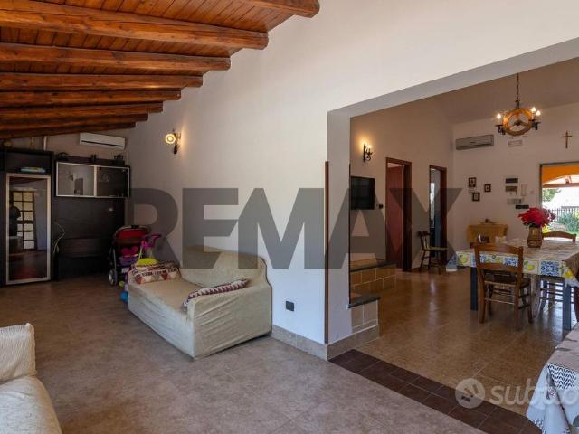 Villa Indipendente in affitto a Melilli, Siracusa