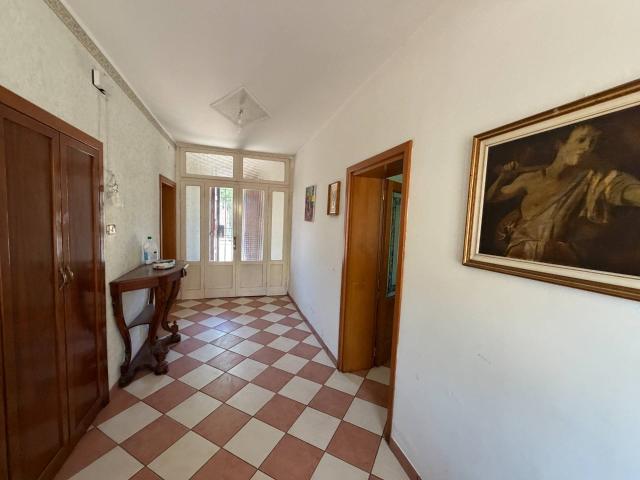 Villa Indipendente in vendita a Ostiglia, Lombardia