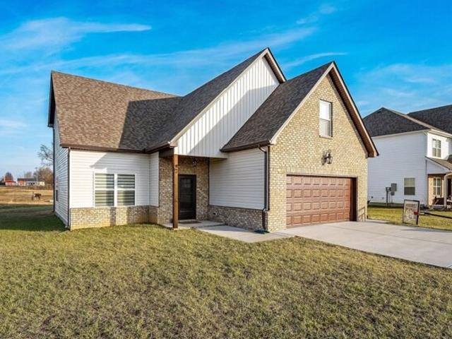 House for sale in Smithville