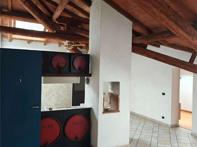 Villa Indipendente in affitto a Santo Stefano città, Re