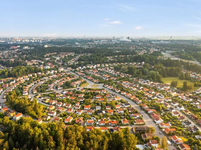 Villa till salu i Farsta stadsdelsområde, Stockholm