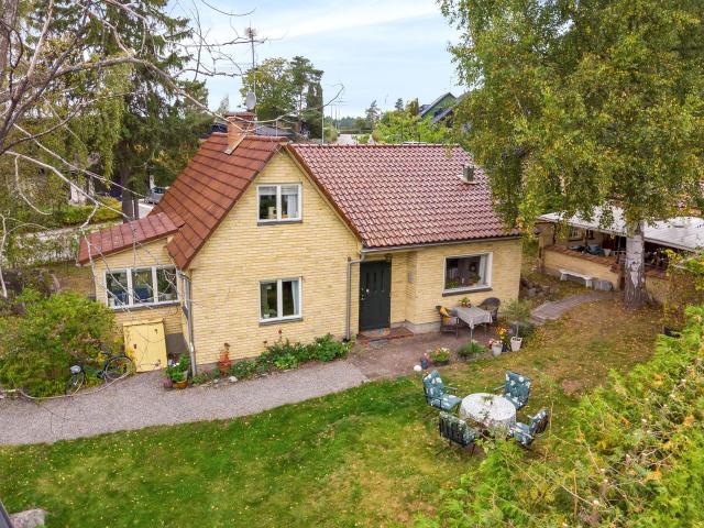 Villa till salu i Backlura, Hässelby-Vällingby