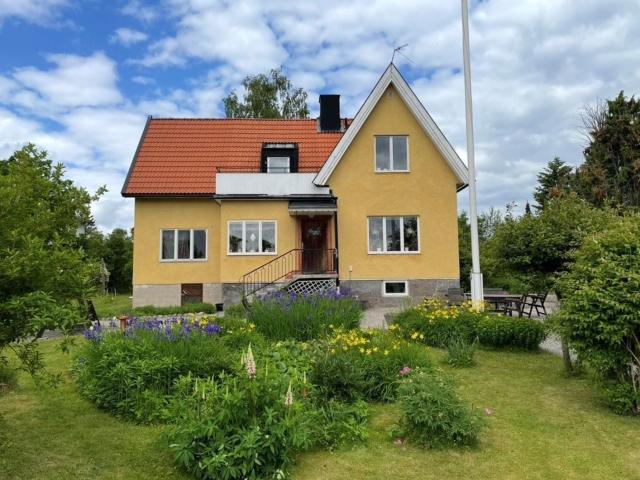 Villa till salu i Karlslund, Täby kyrkby