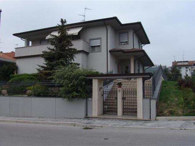 Villa Indipendente in vendita a Vallefoglia, Marche