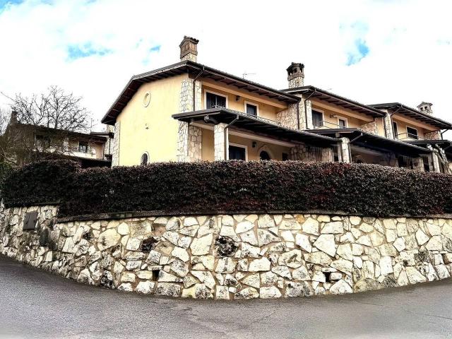 Villa Indipendente in vendita a Avezzano, Abruzzo