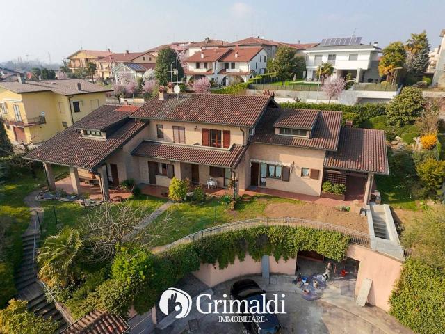 Villa Indipendente in vendita a Cascina Siserana, Besana In Brianza