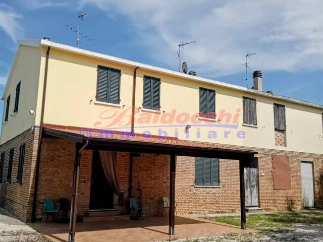 Villa Indipendente in vendita a Carrara, Marche