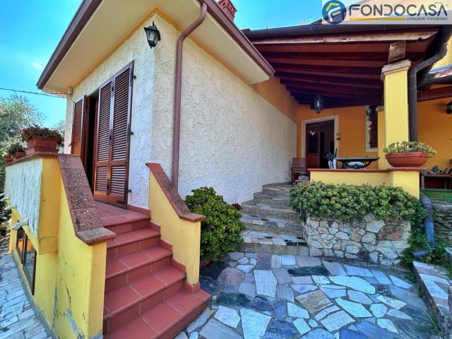 Villa Indipendente in vendita a Tonfano, Toscana