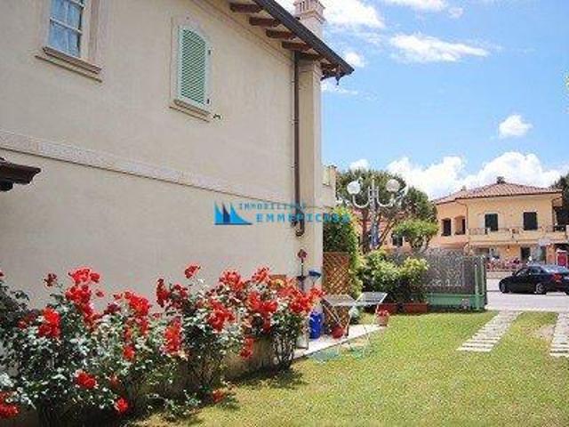Villa Indipendente in vendita a Montignoso, Toscana