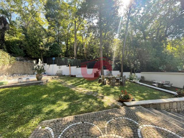Villa Indipendente in affitto a Salerno, Campania