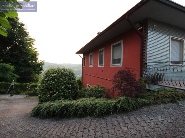 Villa Indipendente in vendita a Montù Beccaria, Lombardia