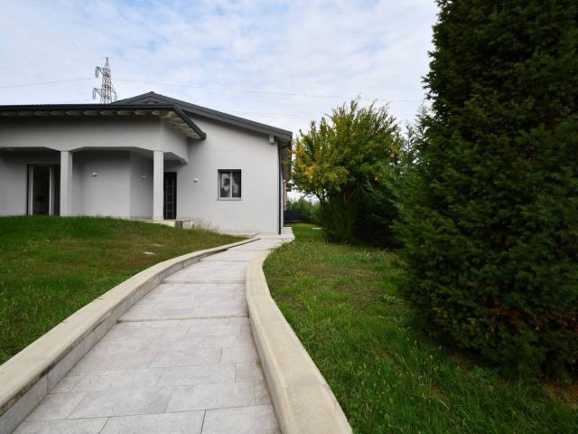 Villa Indipendente in affitto a Lallio, Bergamo