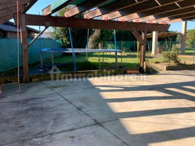 Villa Indipendente in affitto a Cinzano, Piemonte