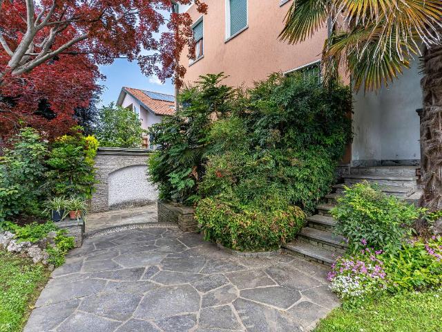 Villa Indipendente in vendita a Anzano Del Parco, Lombardia