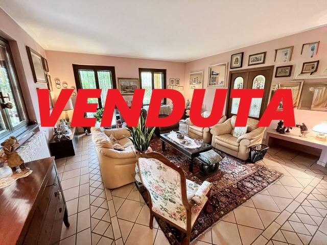 Villa Indipendente in vendita a Moncucco, Brugherio