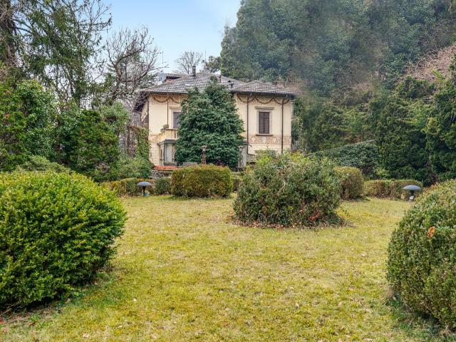 Villa Indipendente in vendita a Brunate, Como