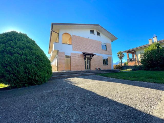 Villa Indipendente in vendita a Buja, Friuli-Venezia Giulia