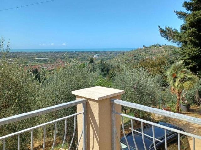Villa Indipendente in vendita a Camaiore, Toscana