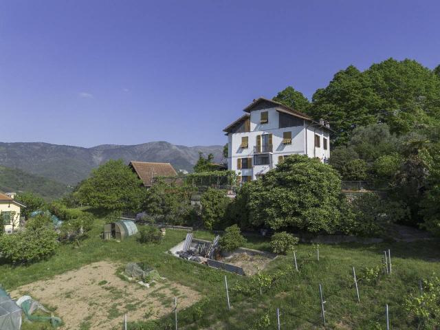 Villa Indipendente in vendita a Campomorone, Liguria