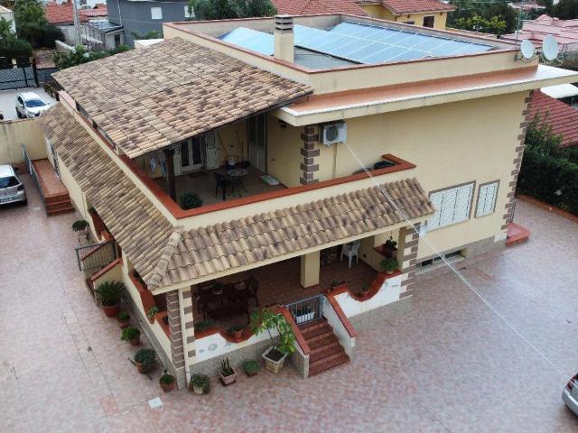 Villa Indipendente in vendita a Carini, Sicilia