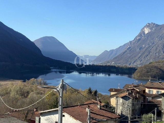 Villa Indipendente in vendita a Carlazzo, Lombardia