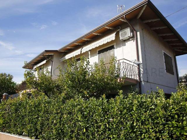 Villa Indipendente in vendita a Nazzano, Carrara