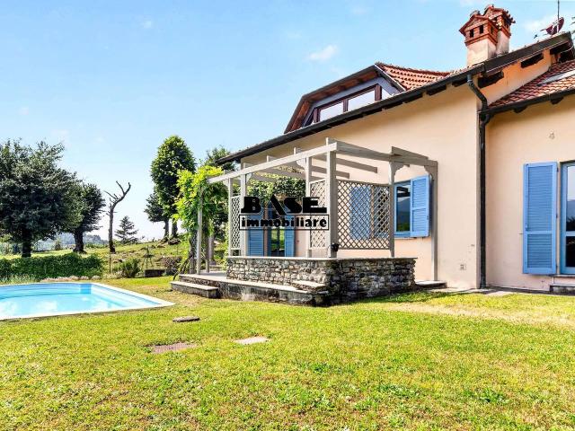Villa Indipendente in vendita a Caslino D'erba, Lombardia