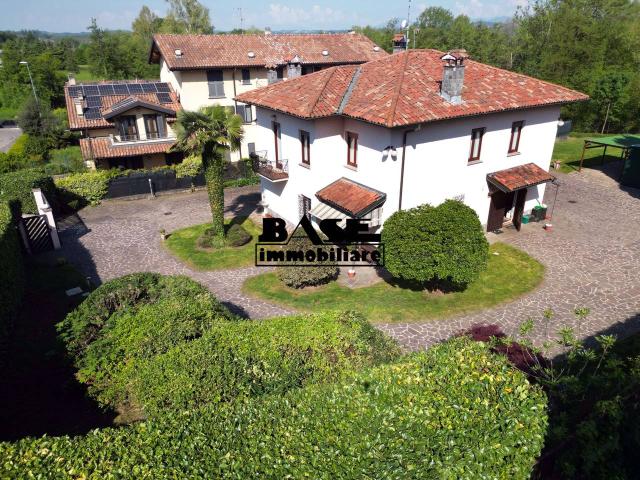 Villa Indipendente in vendita a Casnate, Casnate con Bernate