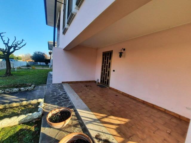 Villa Indipendente in vendita a Castelfranco Veneto, Veneto