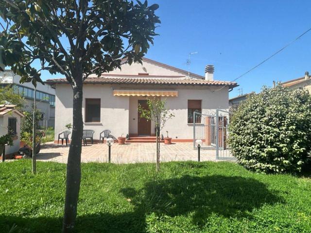 Villa Indipendente in vendita a Macchie, Gioiella