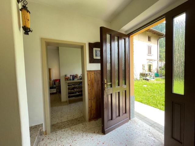 Villa Indipendente in vendita a Cavazzo Carnico, Friuli-Venezia Giulia