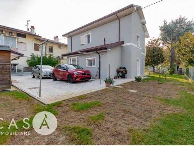 Villa Indipendente in vendita a Cannucceto, Cesenatico