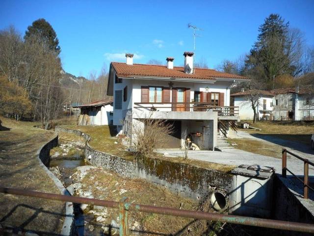 Villa Indipendente in vendita a Clauzetto, Friuli-Venezia Giulia